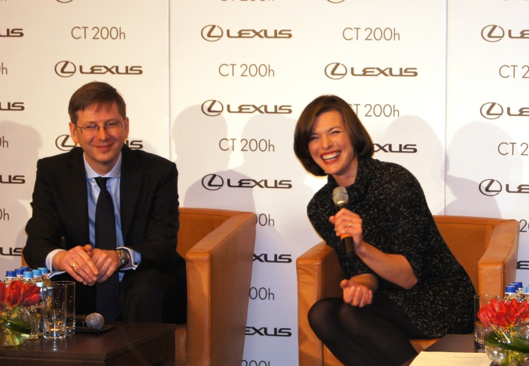 tl_files/gwiazdy/wydarzenia/KONFERENCJA PRASOWA LEXUS FASHION NIGHT 6/Mila i Szef Lexusa.jpg